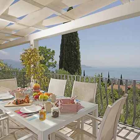 Apartment Ca Rossa Orchidea 1 By Garda