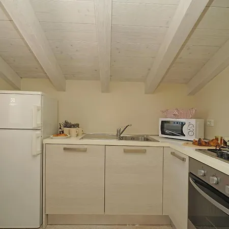 Apartment Ca Rossa Orchidea 1 By Garda