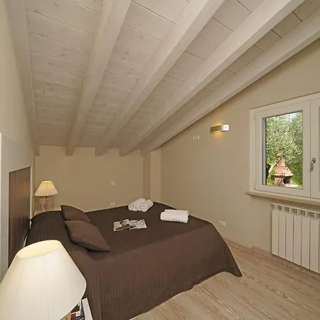 Apartment Ca Rossa Orchidea 1 By Garda